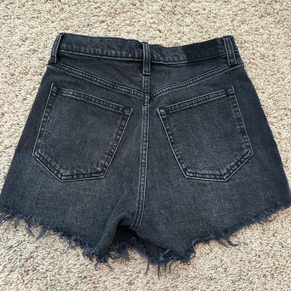 Abercrombie & Fitch Black 90s Relaxed Cutoff Short High Rise Jean Shorts - Picture 3 of 3